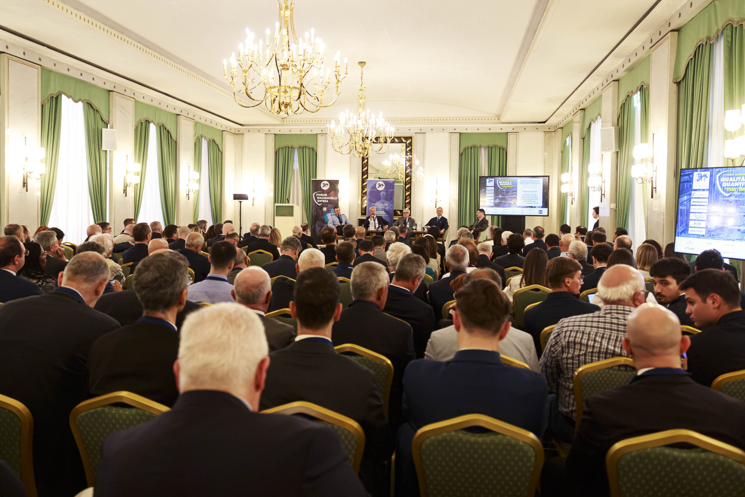 Sala Verdi durante il panel dominio e difesa aerea del Forum Machiavelli Difesa 2026