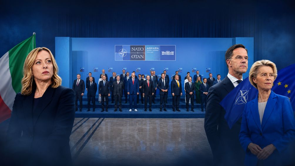 Giorgia Meloni, Mark Rutte e Ursula von der Leyen ai lati della foto di gruppo del Summit NATO di Ankara