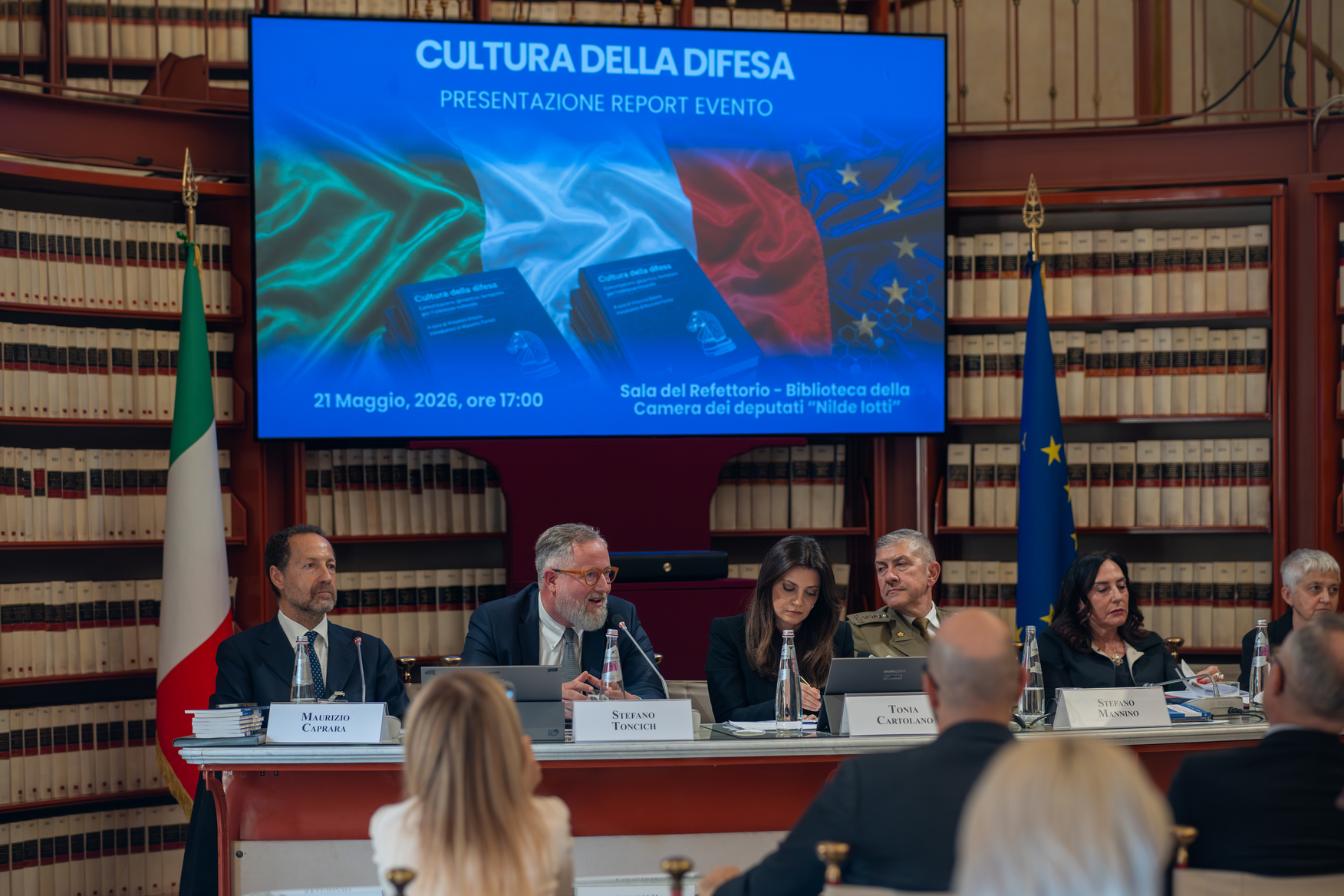 Tavola rotonda e pubblico in sala - Presentazione Report Cultura della Difesa